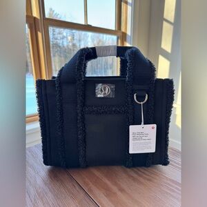 NWT - Lululemon Women’s Black Tote Bag - 4.5L - Faux Shearling Trim